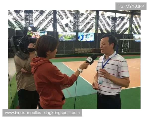 体育委员怒怼记者：别问这种蠢问题